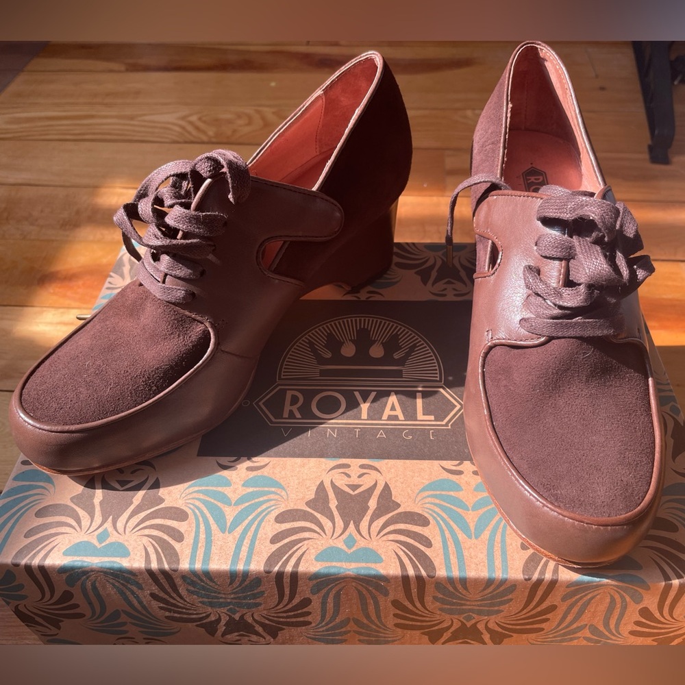 Royal Vintage / American Duchess 1940s-style Brown Lace-Up Wedges